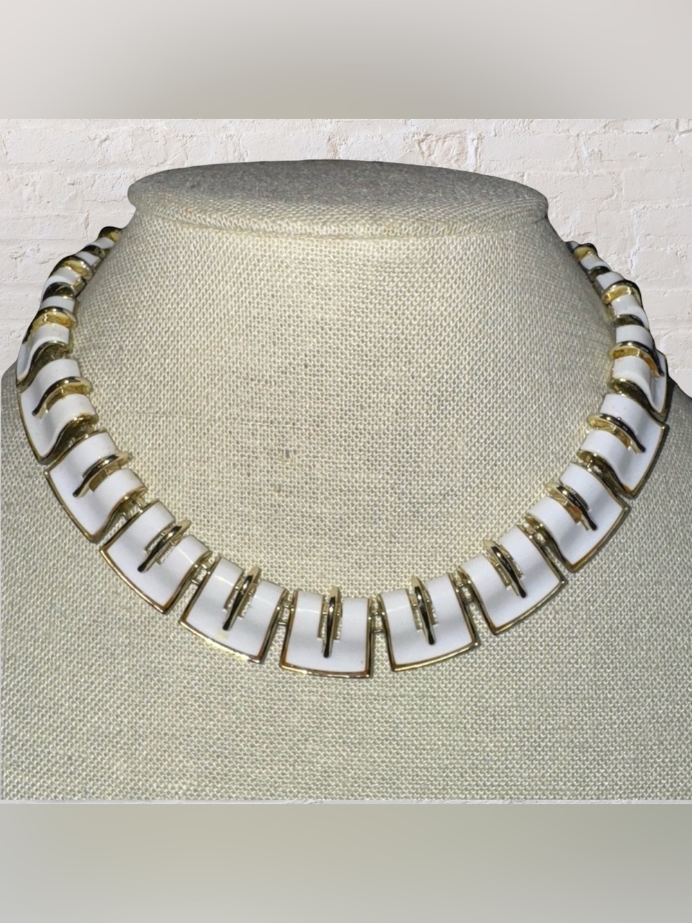 Vintage Lisner Lucite Necklace Set - Picture 3 of 7